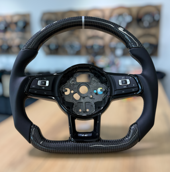 Carbon Lenkrad passend für VW Golf 7 GTI R, neu bezogen mit Carbon oben und unten, Design A698